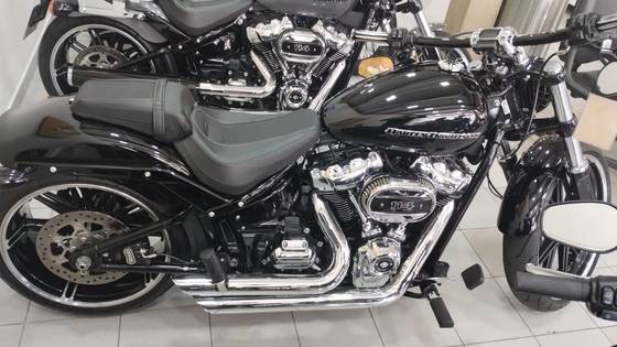 HARLEY-DAVIDSON SOFTAIL BREAKOUT 114 